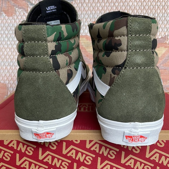 Vans Men’s Sk8-Hi
Camo Olive/White
VN0005U933
Sneakers - Picture 14 of 16